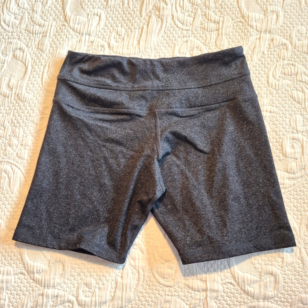 Lululemon women's size 4 dark gray charcoal bike style shorts, GUC for age
